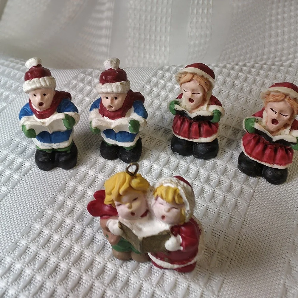 Caroling Children Christmas Village Vintage Ceramic‎ Figurines Hand Painted